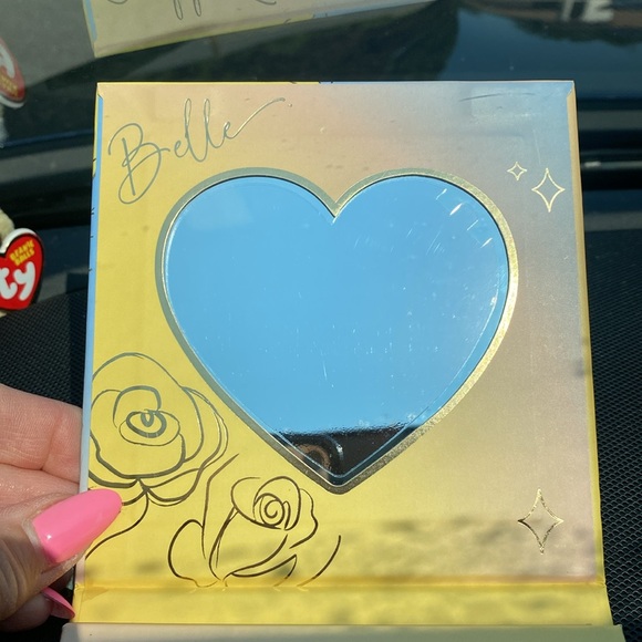 DISNEY CRÈME BELLE EYESHADOW PALLET OF 9 SHADOWS - Picture 4 of 6